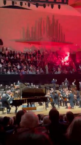 115058_israel philharmonic paris vert.00_00_33_12.Still001.jpg