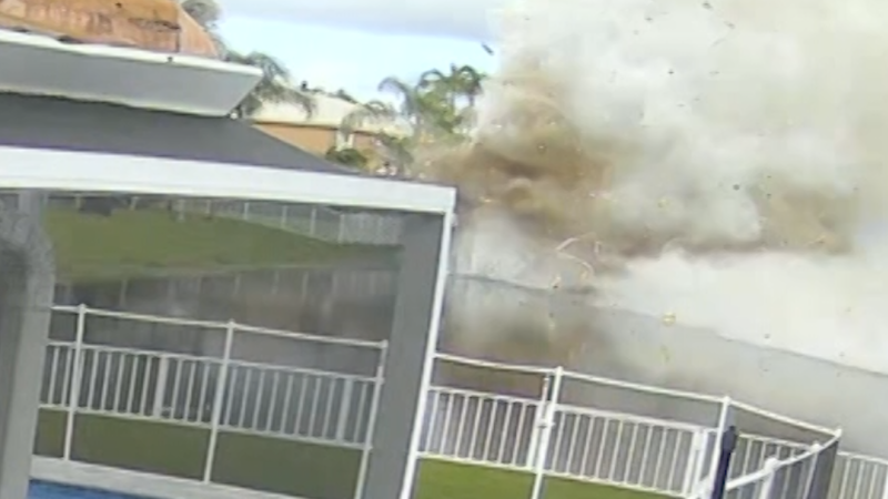 Video: Plane reportedly carrying aid to Jamaica crashes in neighborhood pond