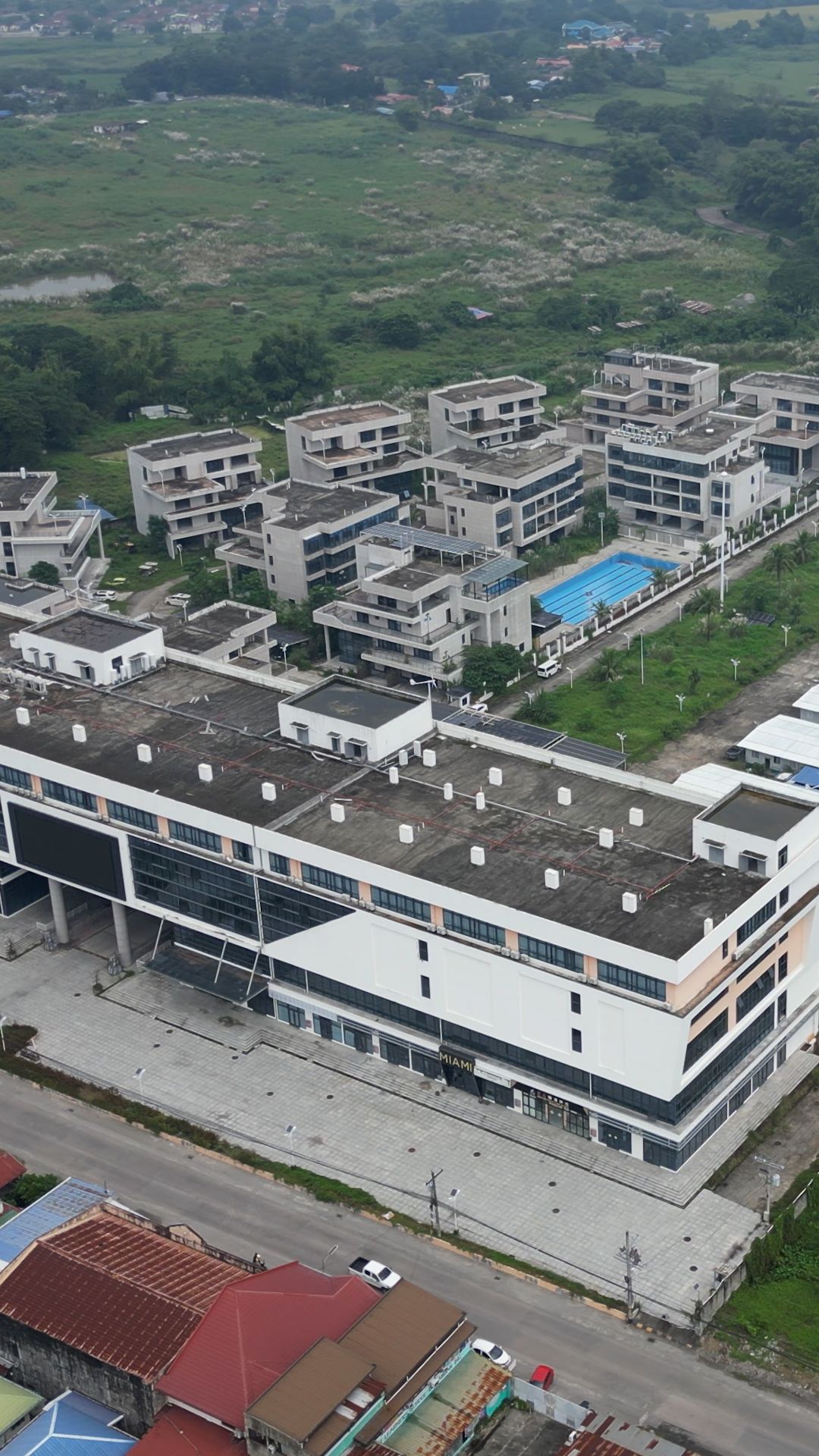 115382_Crime boss vert thumbmail_clean.jpg