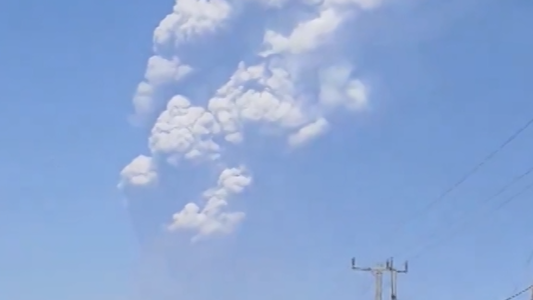 115415_HayliGabbiVolcanoErupts Clean Thumb.png