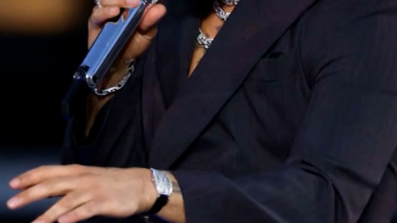 115575_BadBunnySpotify VERT THUMB CLN.jpg