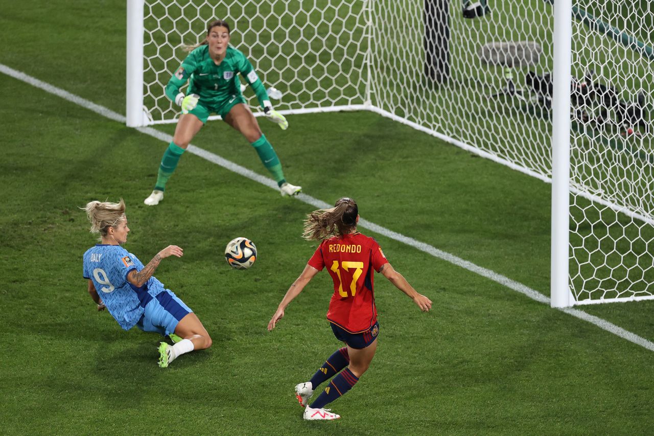 Alba Redondo of Spain attempts to score.