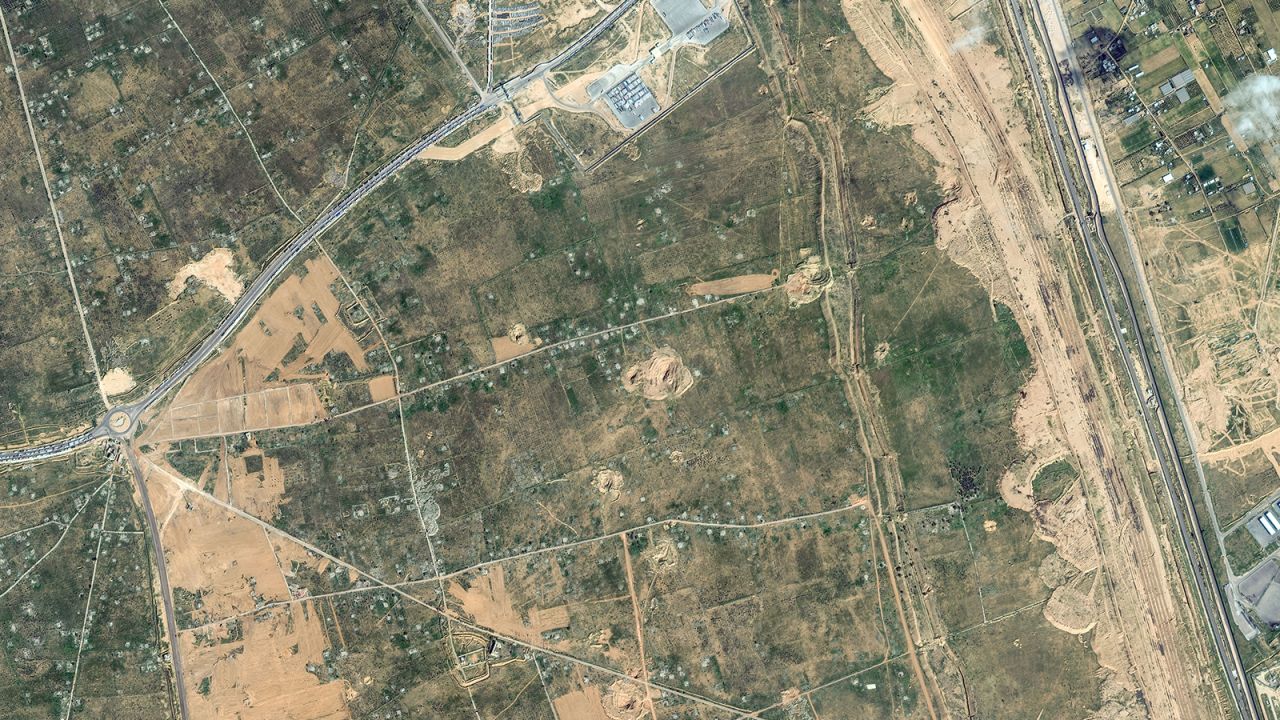 Δορυφορικές εικόνες έδειξαν ότι η Αίγυπτος χτίζει μια νέα ζώνη ασφαλείας πλάτους άνω των 2 μιλίων στα σύνορα της Γάζας