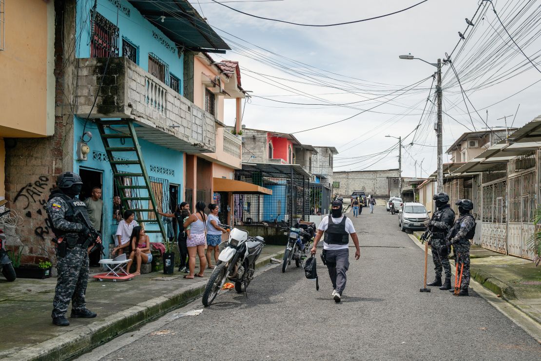 Residents of Guayaquil say they have become numb to the violence around them.