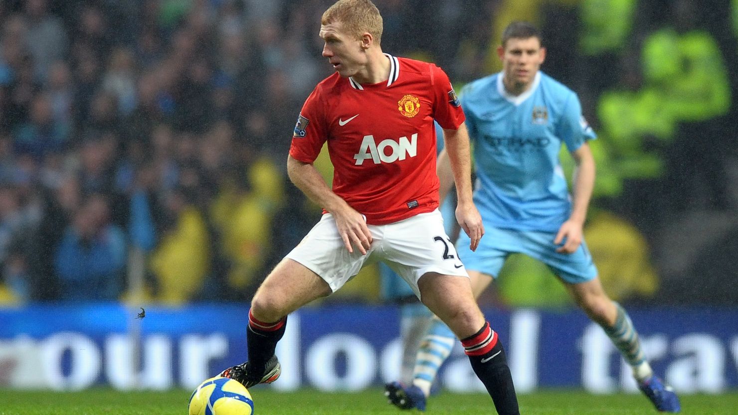 Paul Scholes controls the ball as he comes out of retirement for Man Utd in their FA Cup tie against Man City. 