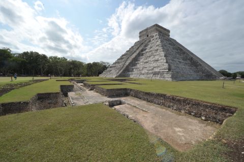 The Maya built great stone buildings and pyramids, many of which still remain today, such as the Kukulcan temple, also known as El Castillo, that dominates the Chichen Itza archaeological site in Mexico.