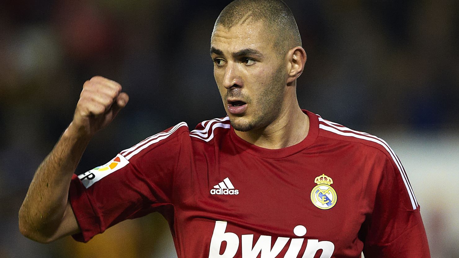 Karim Benzema scored the only goal as Real Madrid beat Malaga 1-0 in the Spanish Cup.