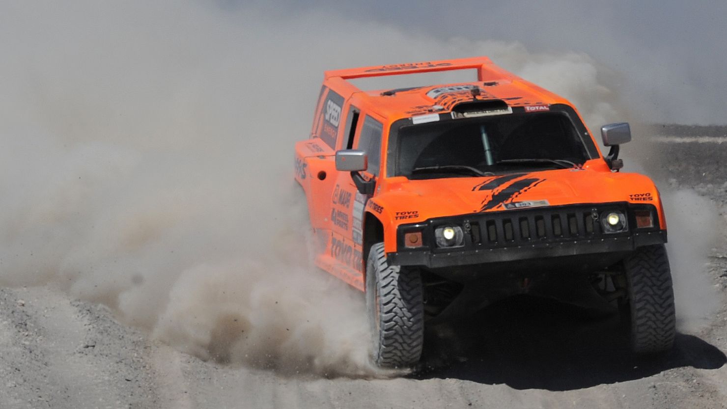 Robby Gordon's hopes of winning the Dakar Rally have been left hanging in the balance.