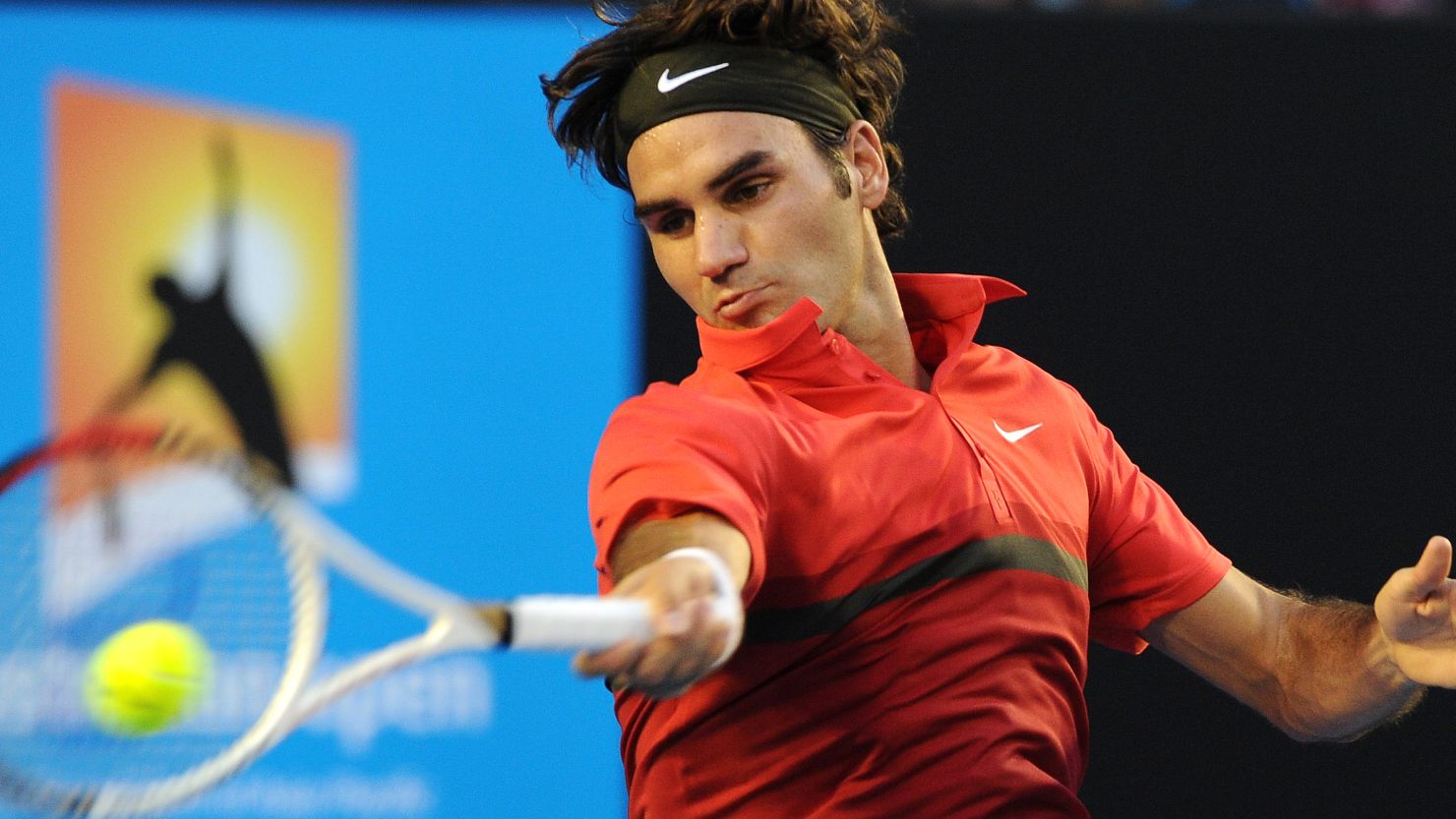 Roger Federer had few problems in beating Alexander Kudryavtsev in his opening match at the Australian Open on Monday.