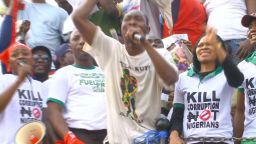 elbagir nigeria protests simmer_00002618