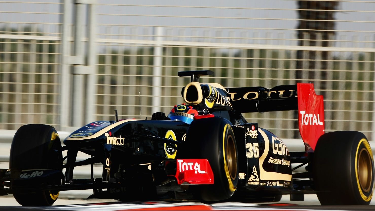 Estonia's Kevin Korjus tried out for Renault at the 2011 young drivers test, where the reactive ride-height systems were used.