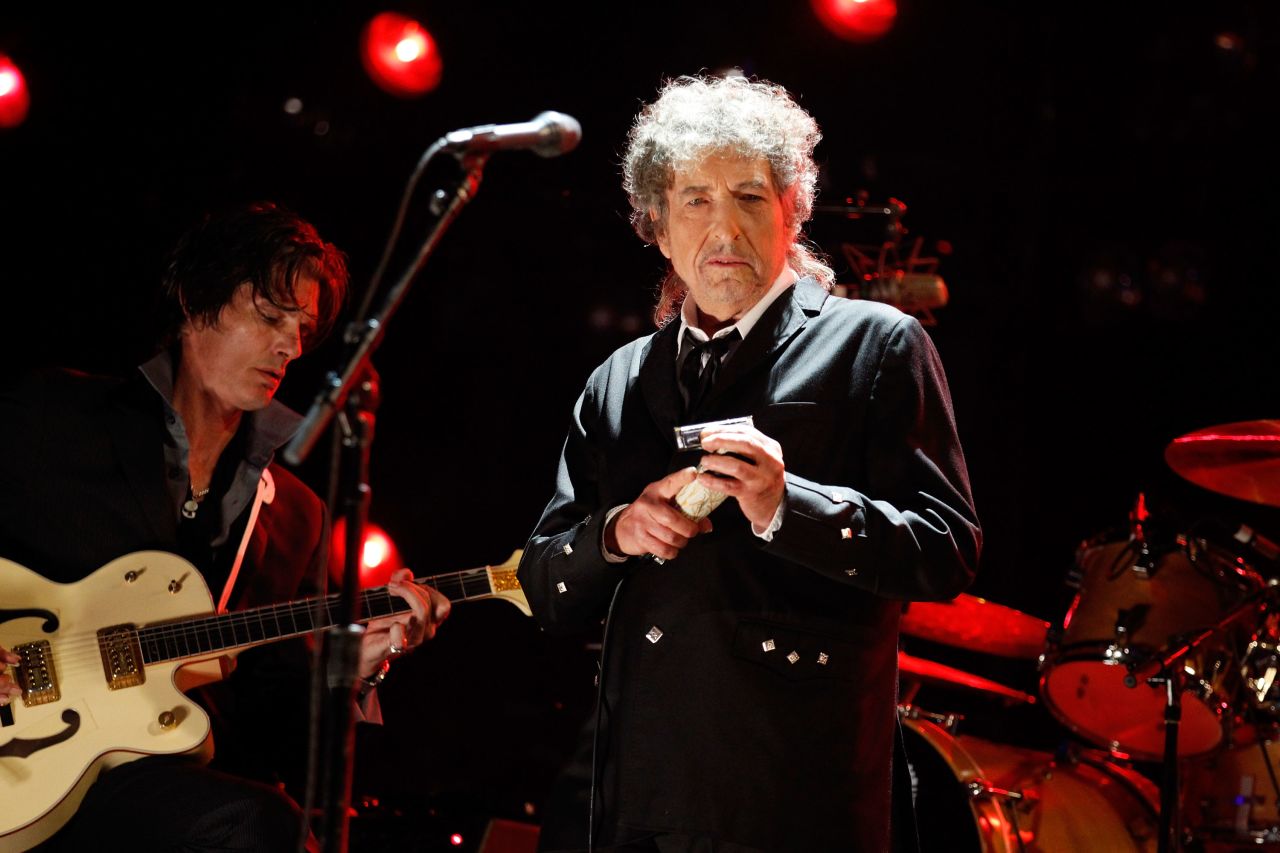 There have been questions as to whether Bob Dylan was telling the truth when<a href="http://www.rollingstone.com/music/news/bob-dylan-admits-heroin-addiction-in-newly-released-1966-interview-20110523" target="_blank" target="_blank"> he reportedly told a journalist in 1966 that he had kicked a $25-a-day heroin habit</a>, but, according to Rolling Stone, he had a period during his 1966 tour where he used "huge amounts" of amphetamines. 