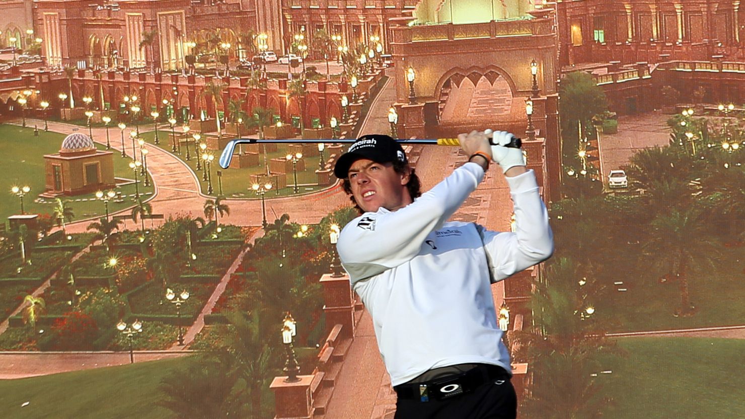 Roy McIlroy led the Abu Dhabi Golf Championship after an opening round of 67 on Thursday.