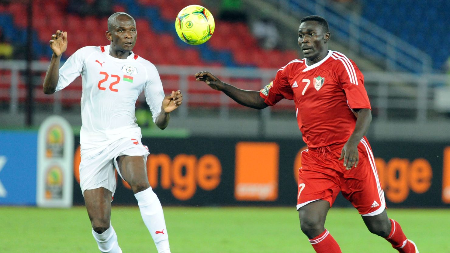 Sudan's Agab Ramadan (R) vies for the ball with Burkina Faso's Saidou Mady during the match in Bata.  