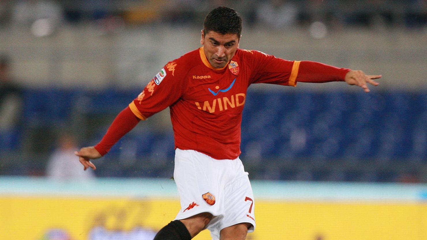The only January signing by EPL big-spenders Manchester was a loan deal for AS Roma's midfielder David Pizarro.