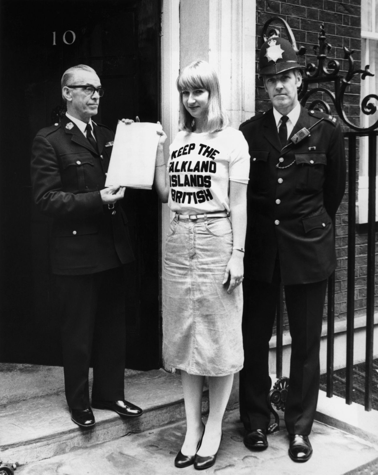 Sukey Cameron hands in a petition at Downing Street demanding full British citizenship to 300 Falkland islanders whose grandparents were not born in Britain, 25th September 1981.