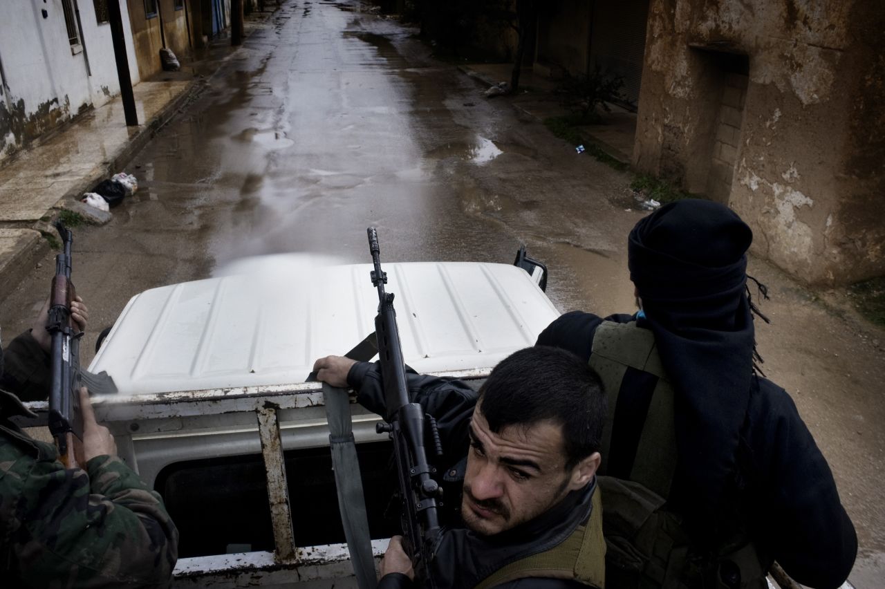 More than 65 people are believed to have lost their lives in Al-Qusayr. Opposition groups say food and electricity are in short supply and communication lines have been interrupted.