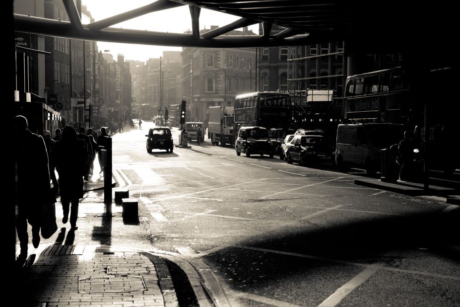 Dario Endara captured this moody black-and-white photo of the streets of London. 