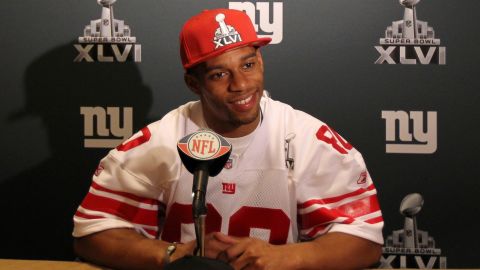 New York Giants wide receiver Victor Cruz visited the Pinto family this week.