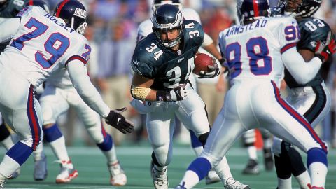 Former Eagles fullback Kevin Turner, who has been diagnosed with ALS, is suing the NFL for negligence.
