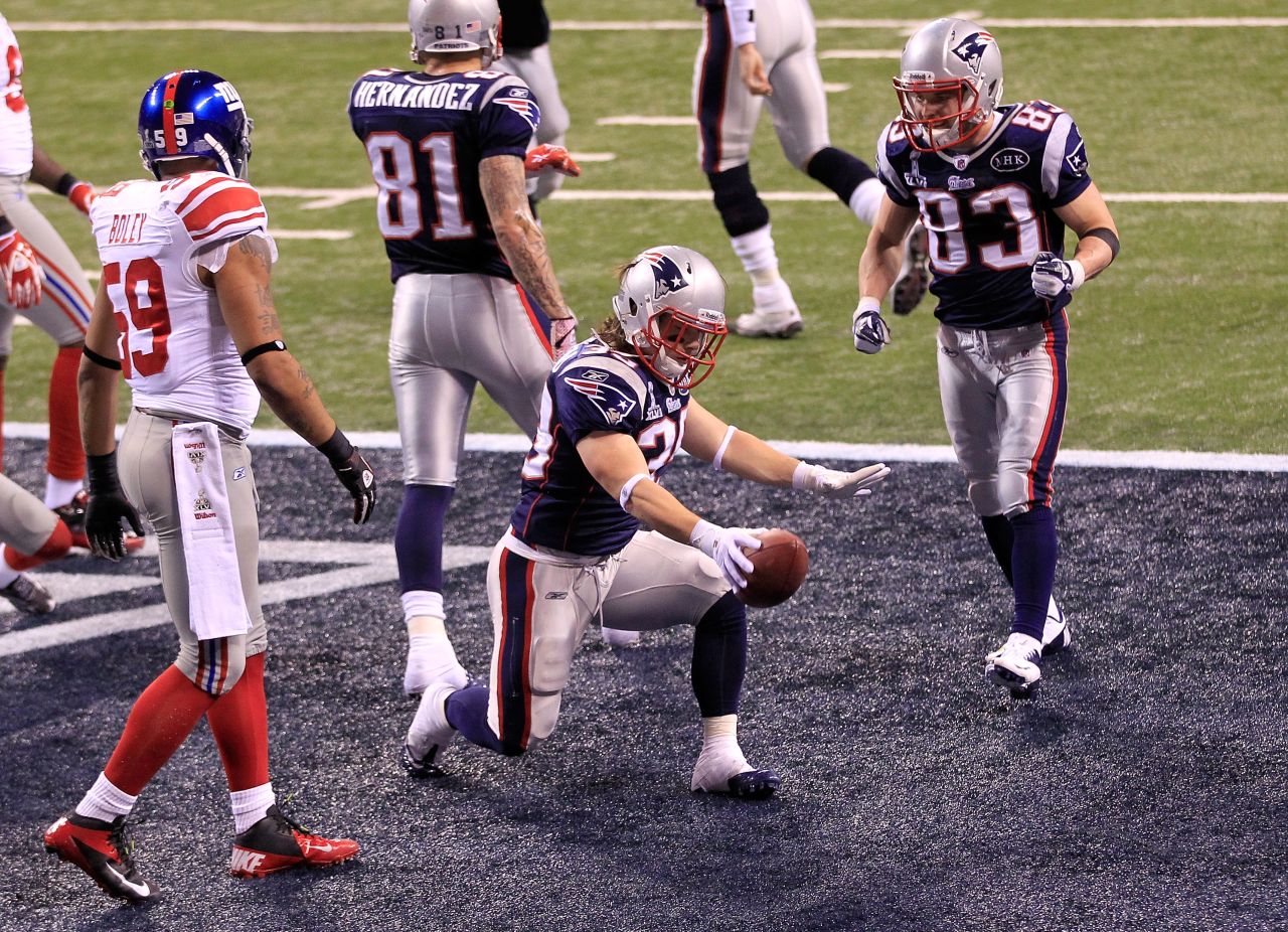 Danny Woodhead scores the first touchdown of the Super Bowl for the Patriots after a 96-yard drive.  