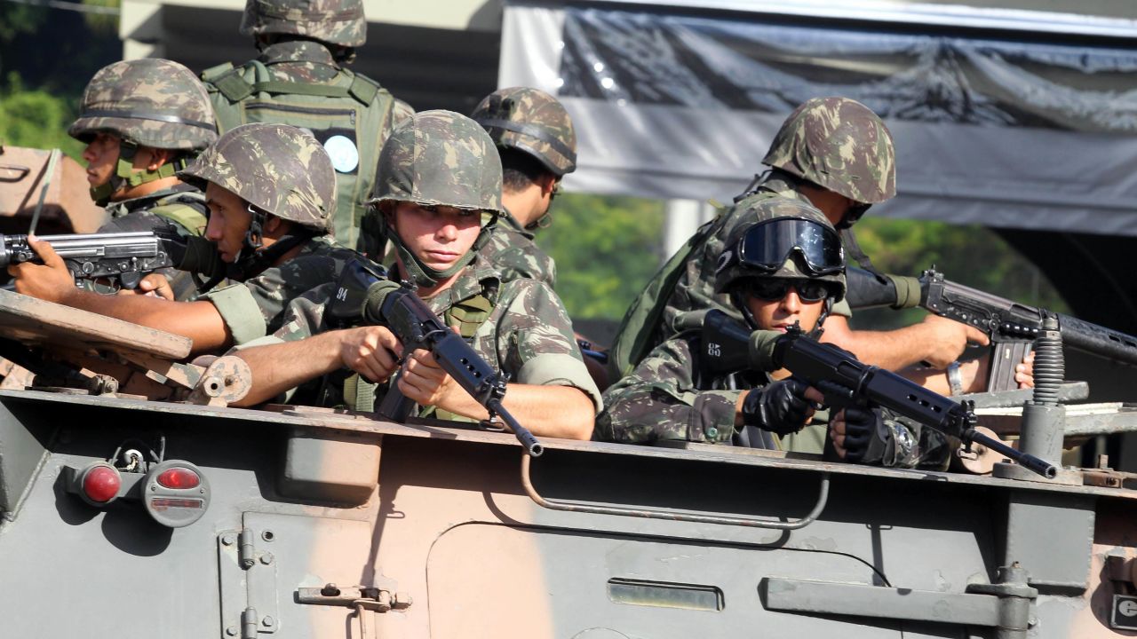 Brazilian soldiers patrol the streets of Salvador on February 5, 2012, following a strike by military police 