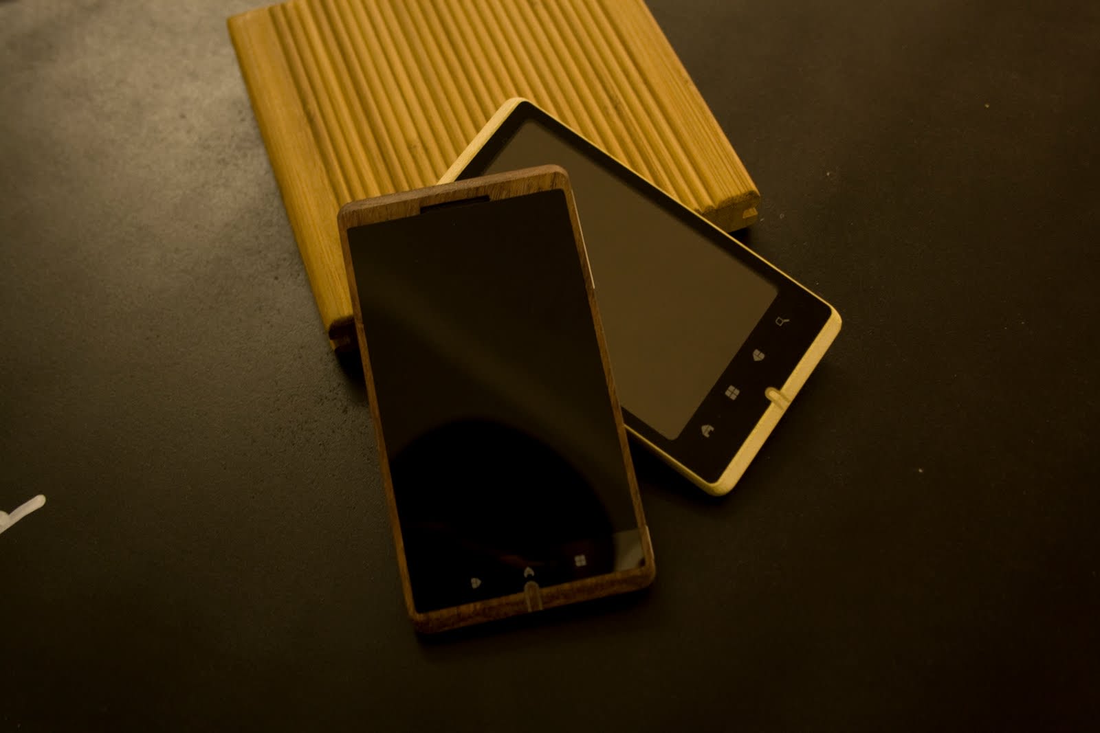 smartphone de bambu