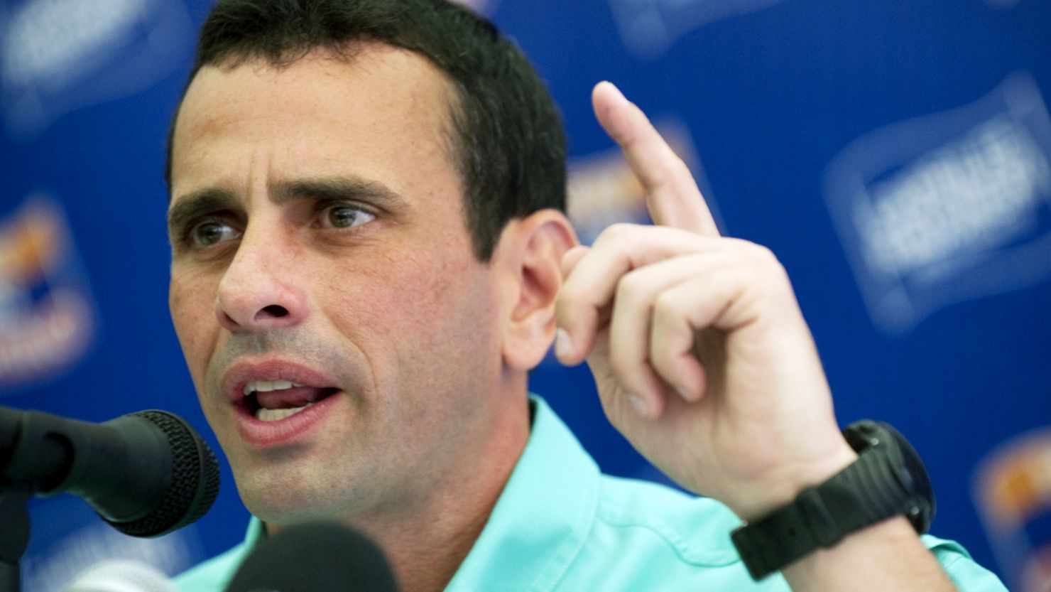 Venezuelan candidate of the opposition Democratic Unity coalition for the upcoming primary elections, Henrique Capriles Radonski, delivers a speech during press conference in Caracas on February 7, 2012. 