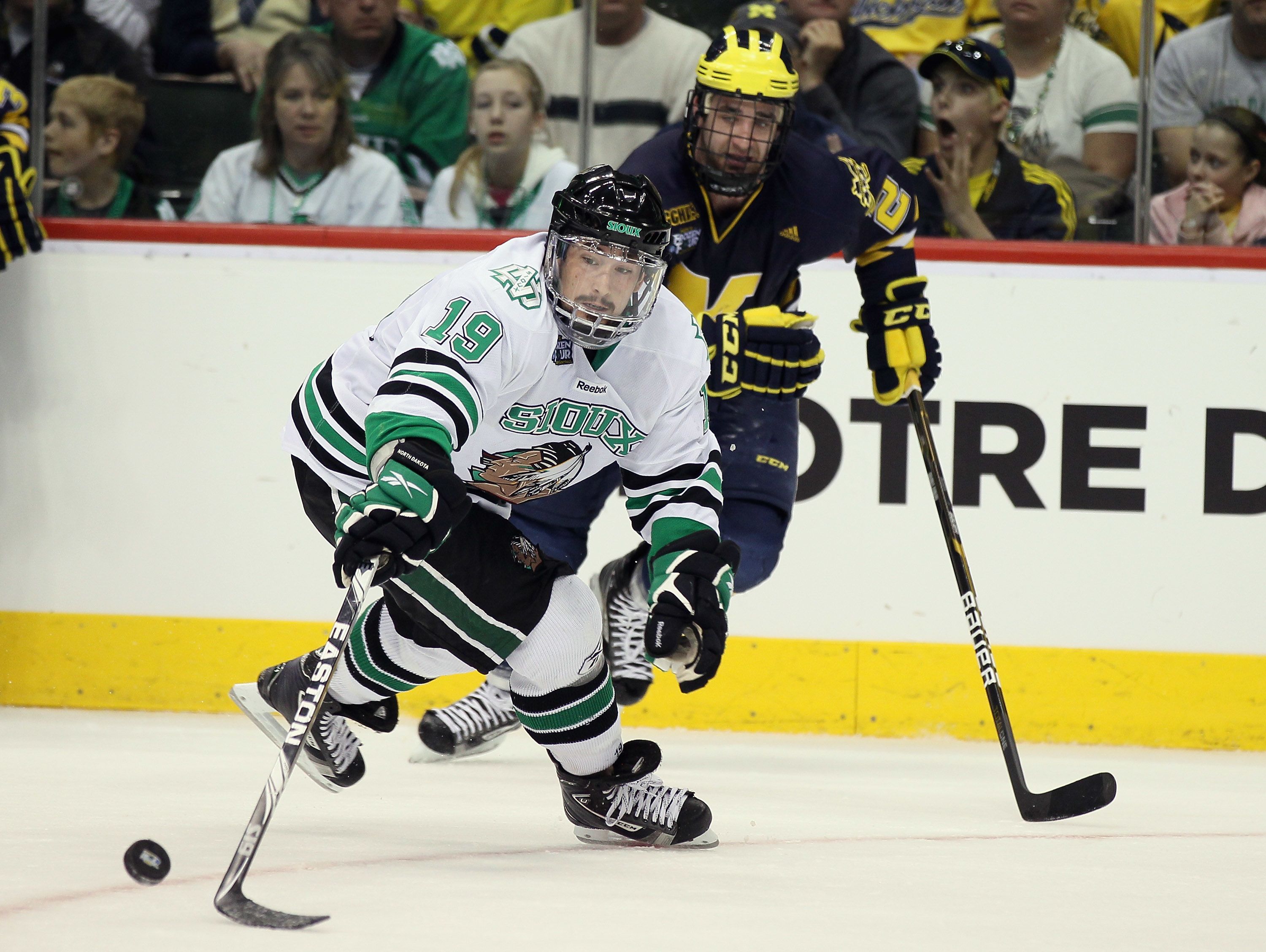 The Sioux Nickname Is Gone, but North Dakota Hockey Fans Haven't Moved On -  The New York Times