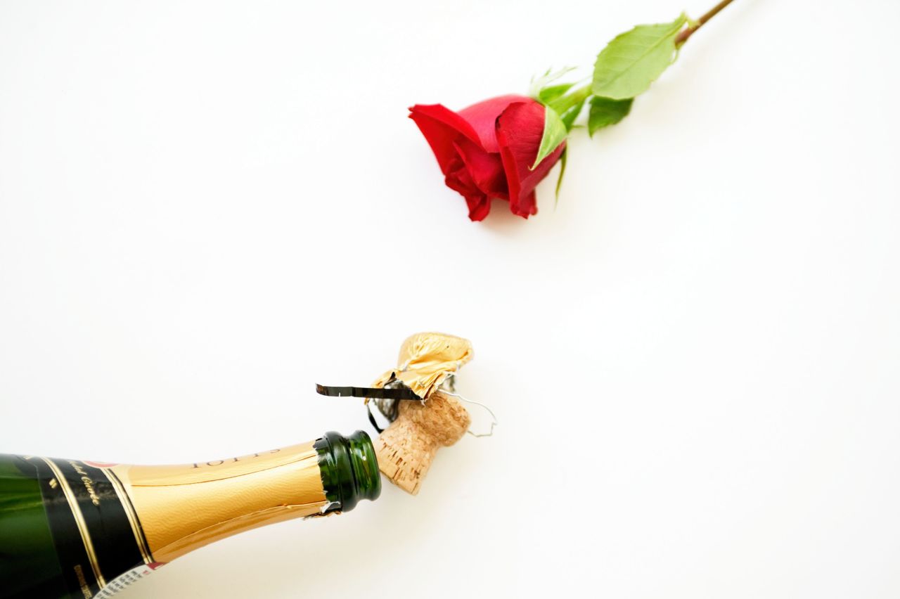 Weddings: they're all Champagne toasts and rose petals a-plenty -- at least until the bills start rolling in. Eliminate any awkwardness or unexpected expenses up front by figuring out who is responsible for footing each part with some guidance from Martha Stewart Weddings.