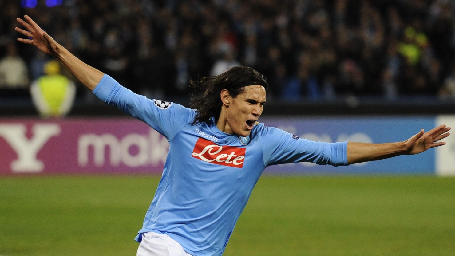 Edinson Cavani's penalty sealed Napoli's first win in Italy's Serie A since January 8.