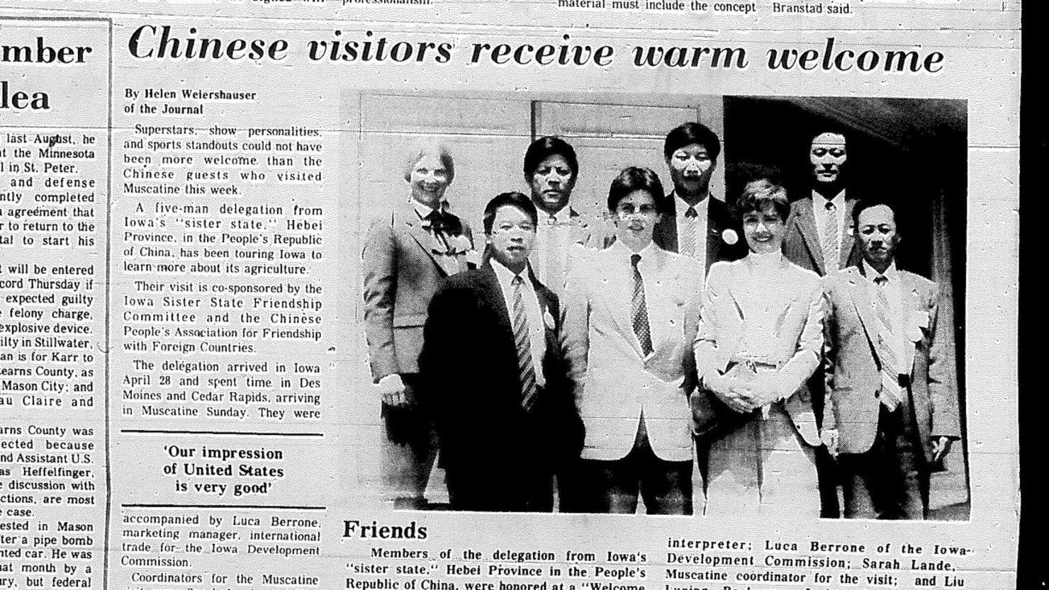 The Muscatine Journal ran a photo of Xi Jinping's visit to the Iowa farm town as an agriculture official in 1985. 