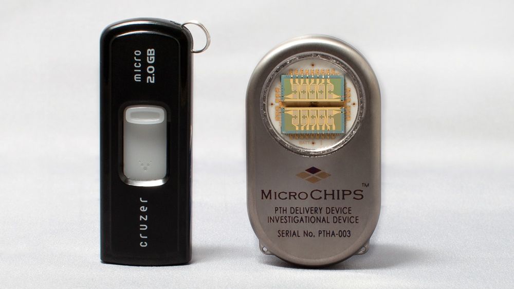 The drug delivery device (on right) is shown next to a computer flash drive.
