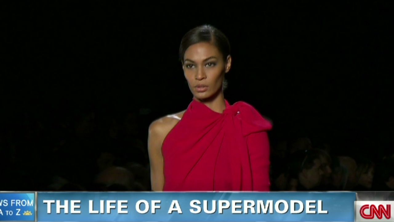 Puerto Rican model Joan Smalls breaks down color barriers, one runway(05)