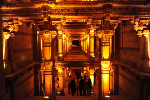 The Pearl Academy also draws on courtyards and shaded spaces with concrete pillars that feature in ancient buildings, as seen here at the Adalaj stepwell in the Indian state of Gujarat.