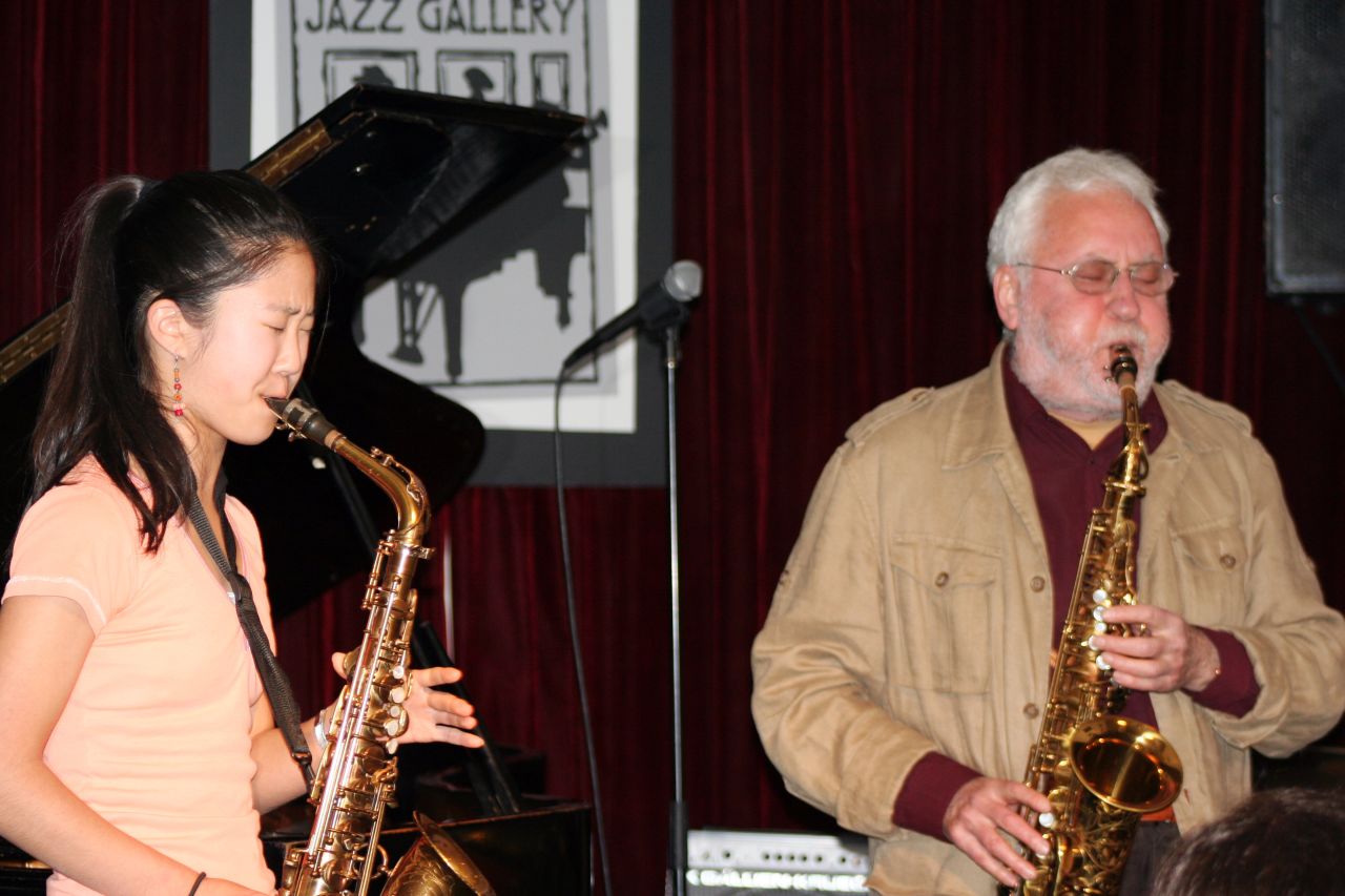By age 13, she was playing with well-known jazz musicians such as Lee Konitz.