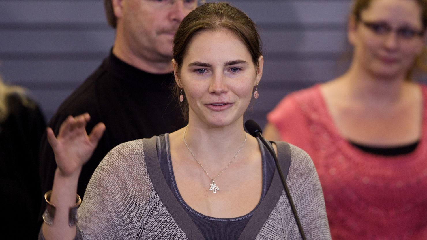 Amanda Knox arrives in Seattle in October after her prison release. She will write a book about her ordeal, HarperCollins says.