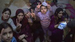 pkg damon syria humanitarian crisis_00001103