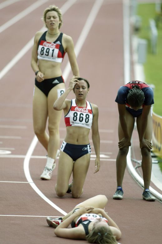 An exhausted Ennis completes the 800m at the IAAF World Youth Championships in Sherbrooke, Canada in 2003. She finished the overall competition in fourth place.