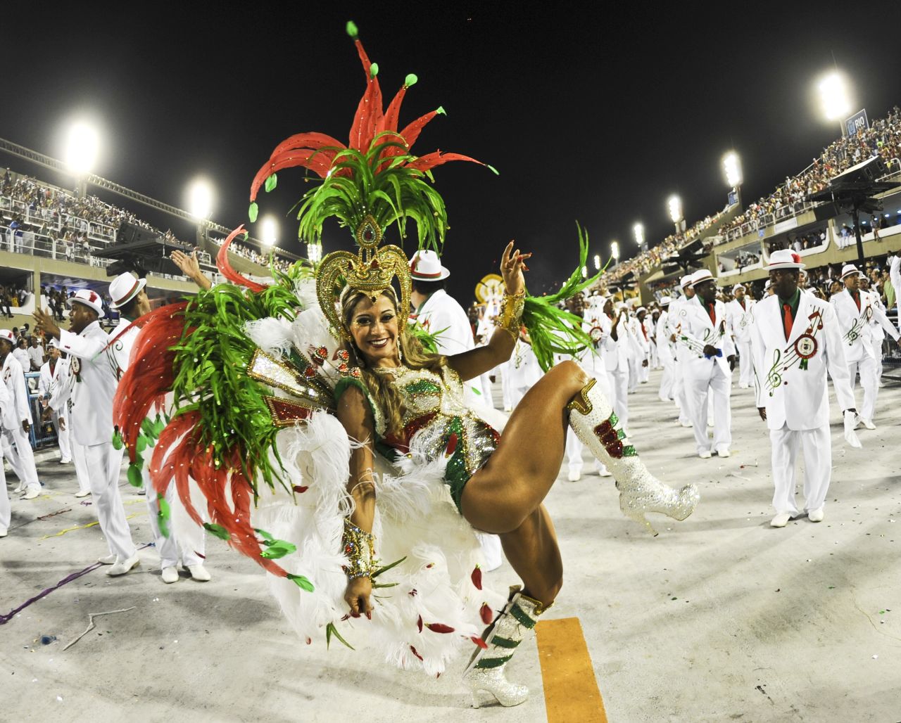 carro Asentar Tormenta Carnival fever seizes Brazil as parades, block parties kick off | CNN