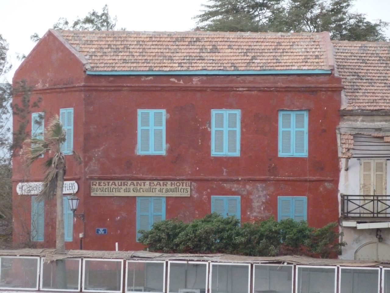 The buildings reflect many colonizing powers of previous centuries: English, Dutch, French and Portuguese architecture can be seen everywhere.