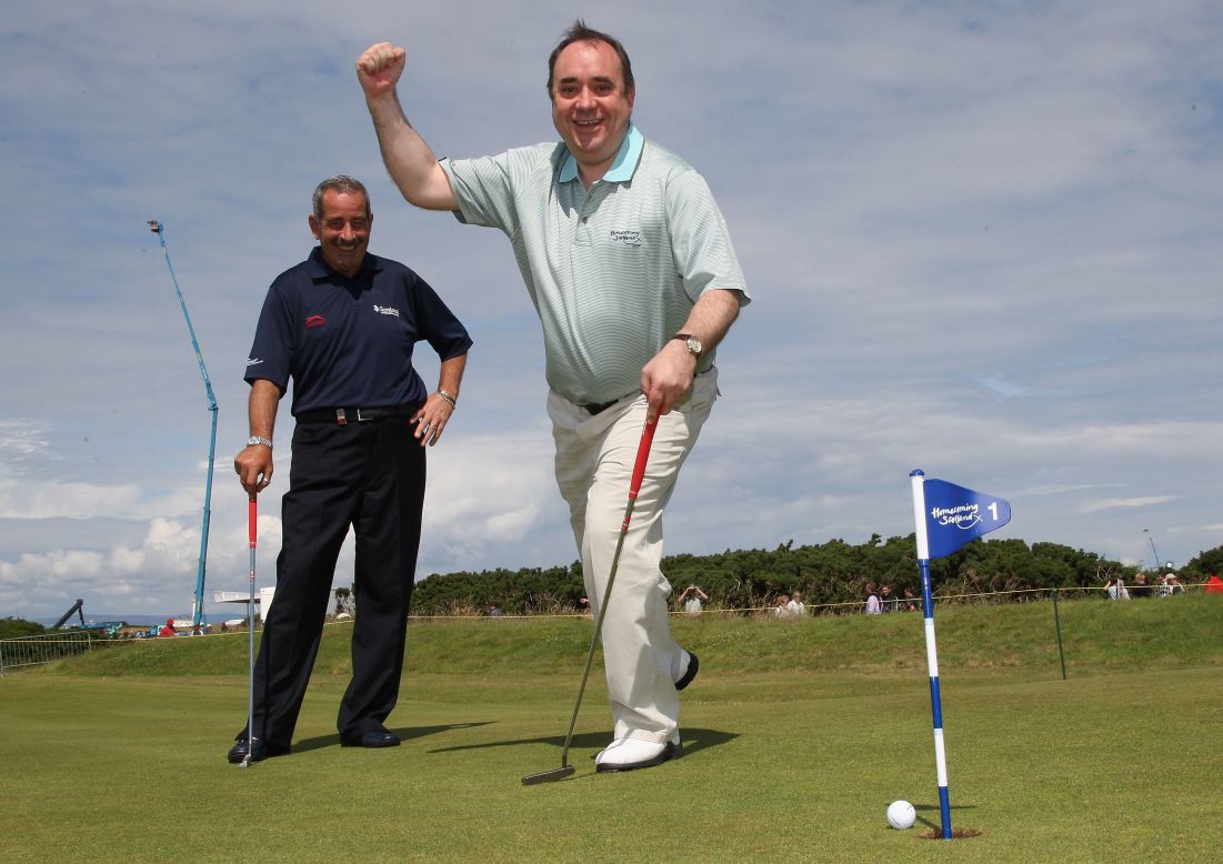 Scoltand's first minister Alex Salmond is a keen golf fan but his government faces a difficult decision over the off shore windfarm.