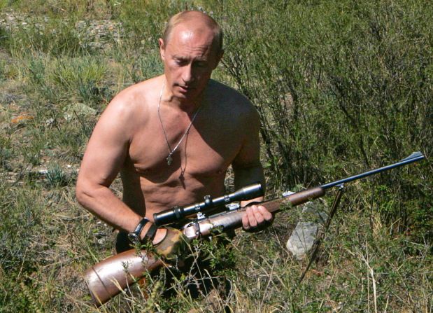 Tomada en 2007, esta imagen muestra a Putin con un rifle de caza en la República de Tuvá.