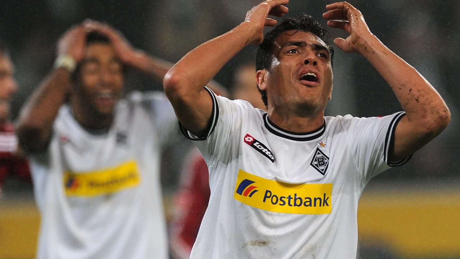 Moenchengladbach midfielder Juan Arango and defender Dante show their frustration in the 1-1 home draw.