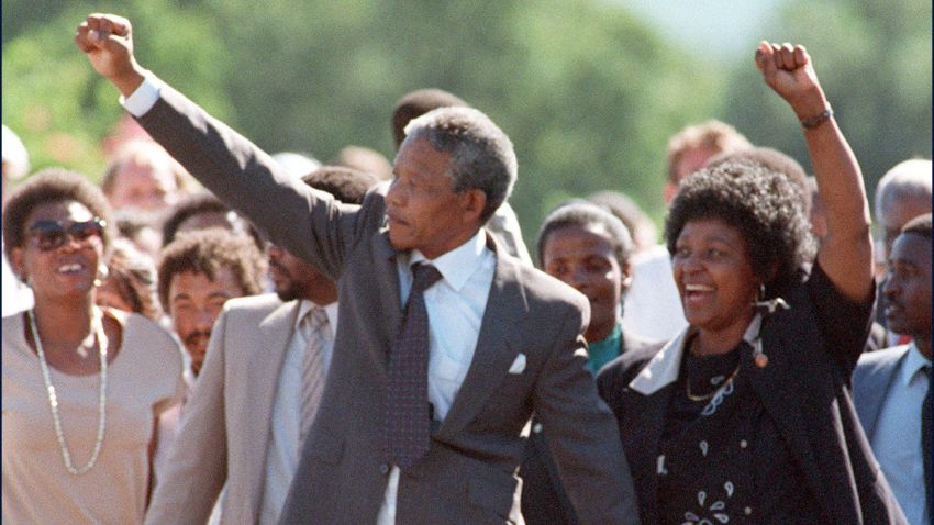 PAARL, SOUTH AFRICA - FEBRUARY 11: ANC leader Nelson Mandela and wife Winnie raise fists upon his release from Victor Verster prison, 11 February 1990 in Paarl. (Photo credit should read ALEXANDER JOE/AFP/Getty Images) 
