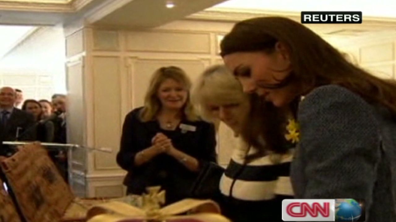 vo uk queen camilla kate shop_00001307