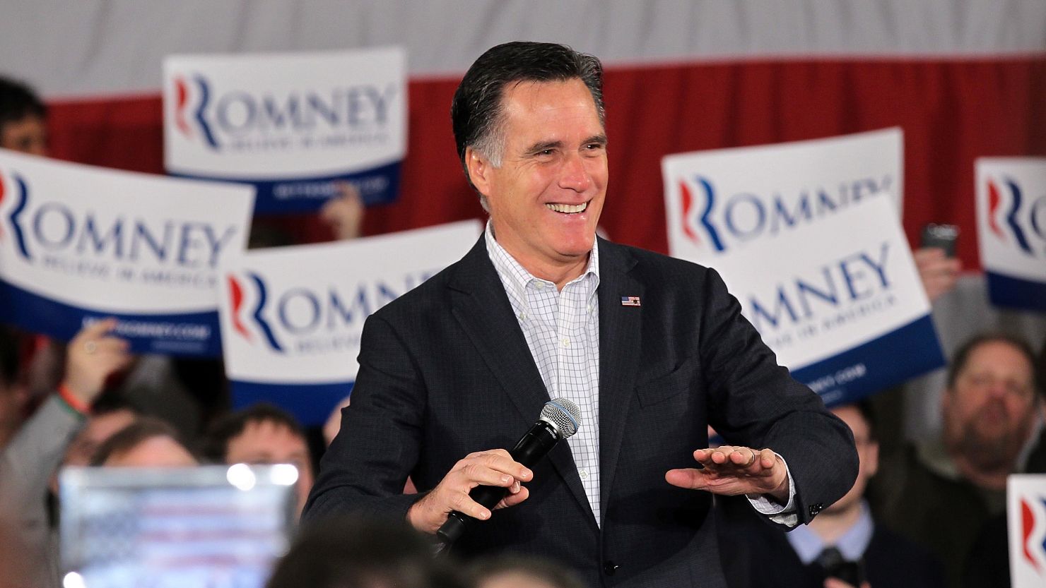 Former Massachusetts governor Mitt Romney won the Washington state caucuses on Saturday as he heads into the pivotal Super Tuesday contests.