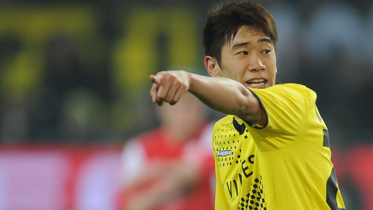 Borussia Dortmund's Shinji Kagawa scored the second goal in a 2-0 win over Mainz on Saturday
