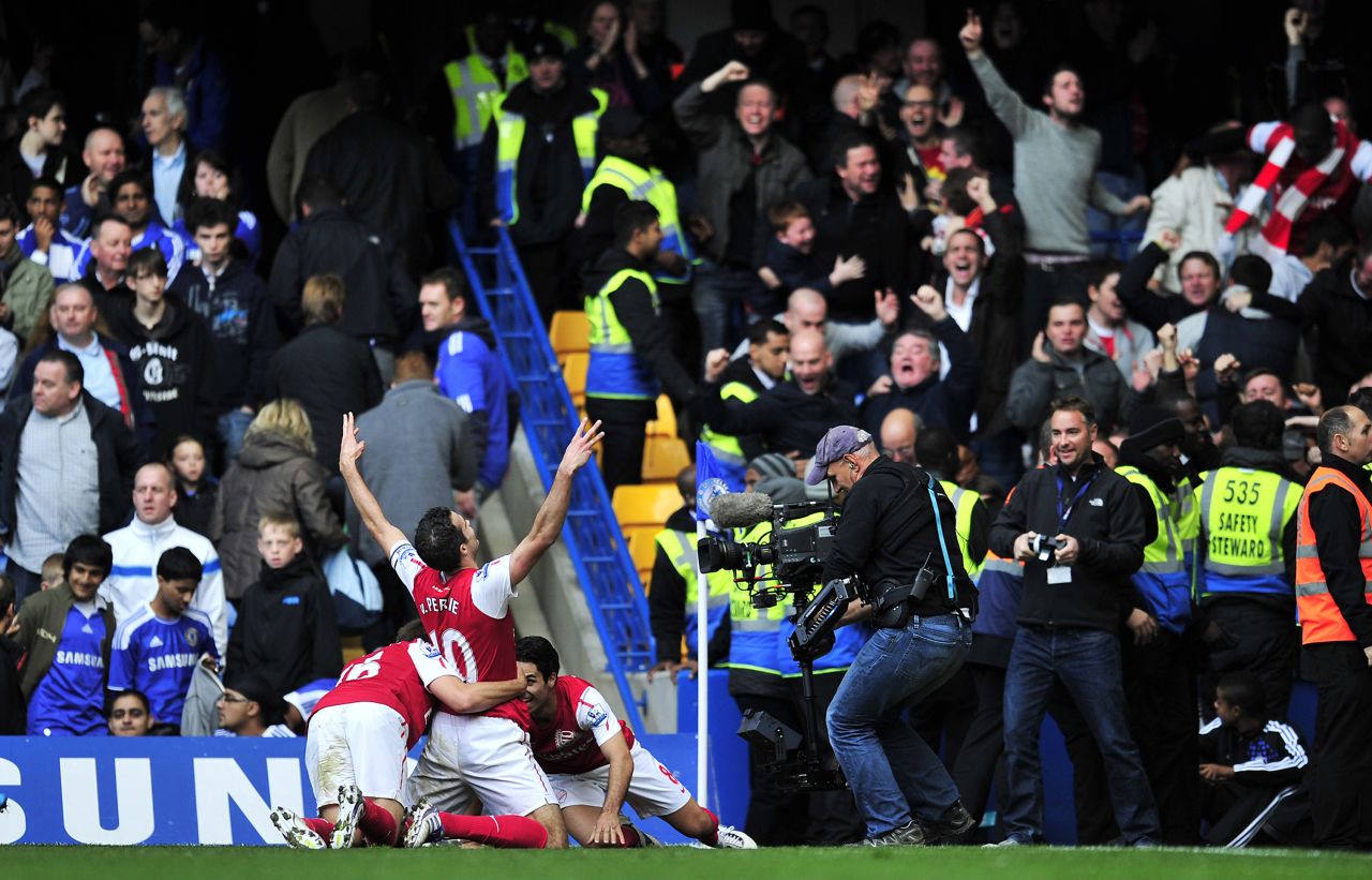 After a defeat away to local rivals Queens Park Rangers, Chelsea were beaten 5-3 at Stamford Bridge by fellow London club Arsenal in October. Dutch striker Robin van Persie sealed Arsenal's win with his second goal late in the match.