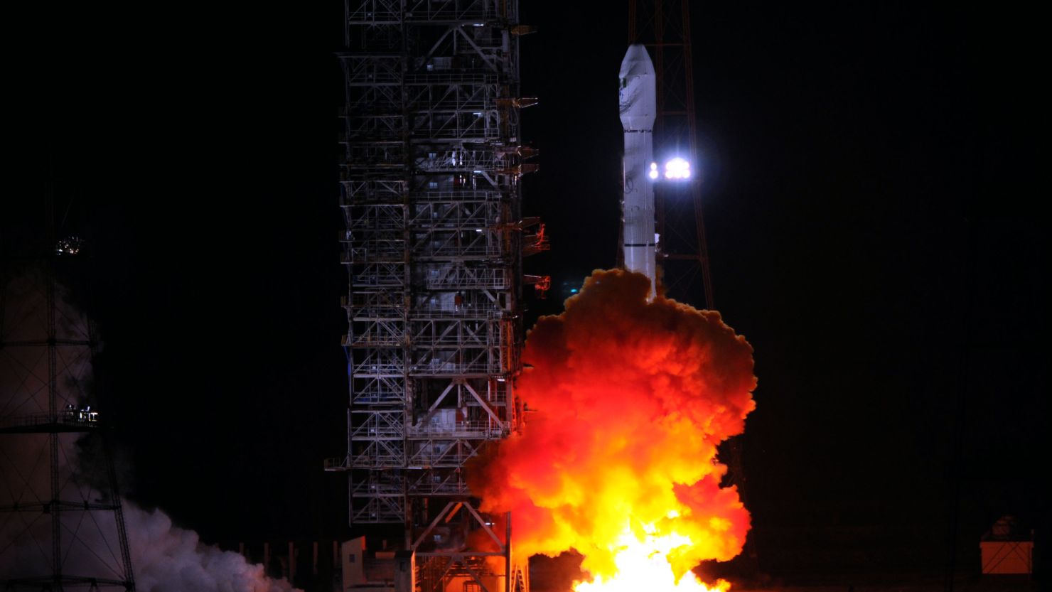 Long March-3B carrier rocket blasts off from the launch pad at the Xichang Satellite Launch Center on December 20, 2011.